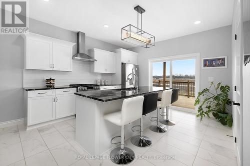 51 Kingsbridge Drive, Amherstburg, ON - Indoor Photo Showing Kitchen With Upgraded Kitchen