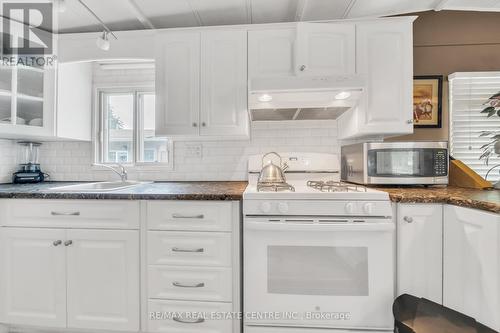 17 - 580 Beaver Creek Road, Waterloo, ON - Indoor Photo Showing Kitchen