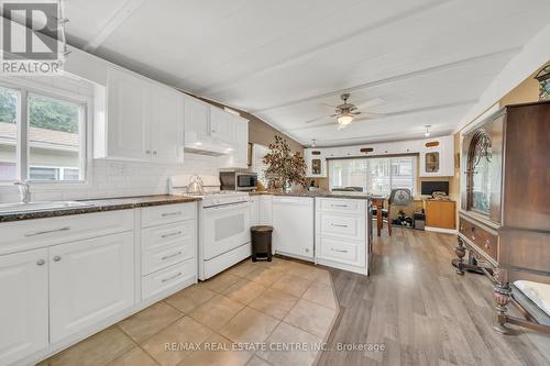 #17 -580 Beaver Creek Rd, Waterloo, ON - Indoor Photo Showing Kitchen
