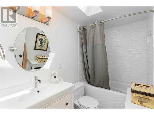3155 Mathews Road, Kelowna, BC - Indoor Photo Showing Bathroom