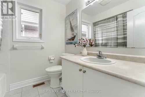 31 Treasure Drive, Brampton, ON - Indoor Photo Showing Bathroom