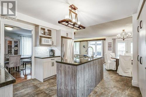 5 Hacienda Crt, Brampton, ON - Indoor Photo Showing Kitchen With Upgraded Kitchen
