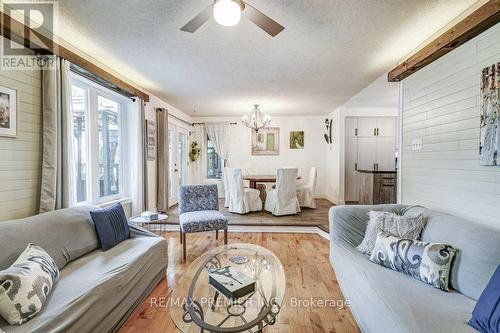 5 Hacienda Crt, Brampton, ON - Indoor Photo Showing Living Room