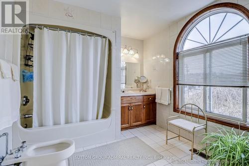 266 Sumach Drive, Burlington, ON - Indoor Photo Showing Bathroom