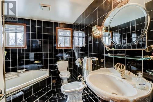 266 Sumach Drive, Burlington, ON - Indoor Photo Showing Bathroom