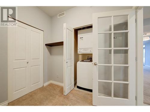 3833 Brown Road Unit# 1208, West Kelowna, BC - Indoor Photo Showing Laundry Room