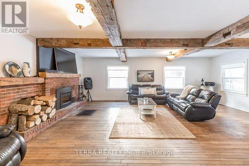 1007 Range Rd, Oro-Medonte, ON - Indoor Photo Showing Living Room With Fireplace