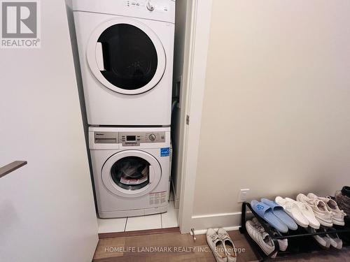 #1006 -32 Davenport Rd, Toronto, ON - Indoor Photo Showing Laundry Room