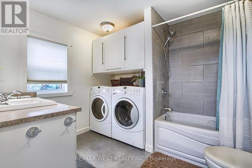 1271 Killarney Beach Rd, Innisfil, ON - Indoor Photo Showing Laundry Room