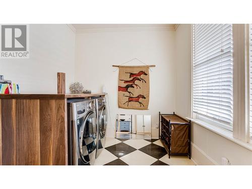 4008 Pleasant Valley Road, Vernon, BC - Indoor Photo Showing Laundry Room