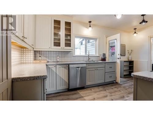 4008 Pleasant Valley Road, Vernon, BC - Indoor Photo Showing Kitchen With Upgraded Kitchen