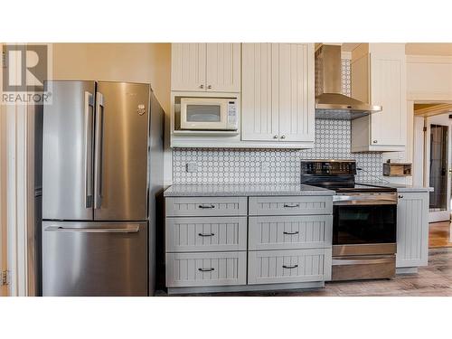 4008 Pleasant Valley Road, Vernon, BC - Indoor Photo Showing Kitchen