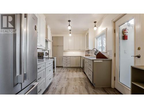 4008 Pleasant Valley Road, Vernon, BC - Indoor Photo Showing Kitchen