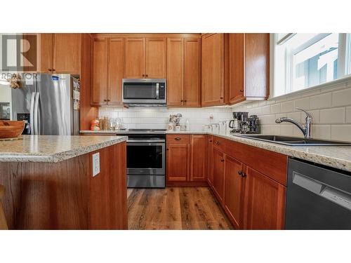 2450 Radio Tower Road Unit# 007, Oliver, BC - Indoor Photo Showing Kitchen