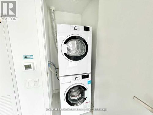 #1201 -3 Gloucester St, Toronto, ON - Indoor Photo Showing Laundry Room