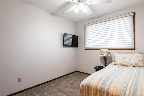 1524 Garrison Road, Fort Erie, ON - Indoor Photo Showing Bedroom
