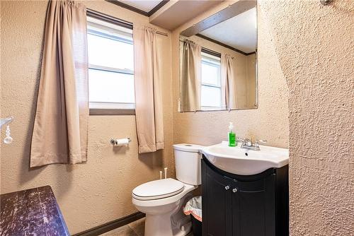 1524 Garrison Road, Fort Erie, ON - Indoor Photo Showing Bathroom
