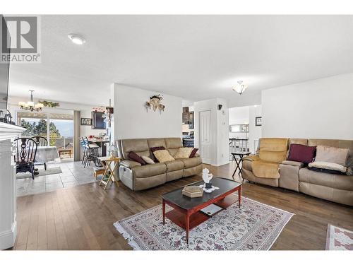 3344 Sundance Drive, West Kelowna, BC - Indoor Photo Showing Living Room