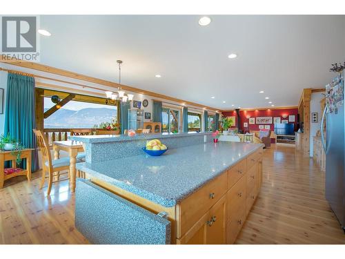 2190 30 Street Ne, Salmon Arm, BC - Indoor