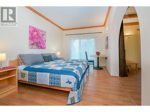 2190 30 Street Ne, Salmon Arm, BC - Indoor Photo Showing Bedroom