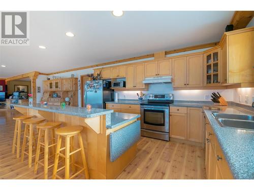 2190 30 Street Ne, Salmon Arm, BC - Indoor Photo Showing Kitchen With Double Sink