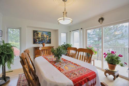 6360 Sunshine Drive, Nelson, BC - Indoor Photo Showing Dining Room
