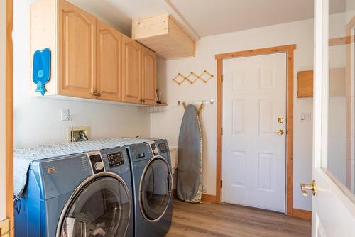 6360 Sunshine Drive, Nelson, BC - Indoor Photo Showing Laundry Room