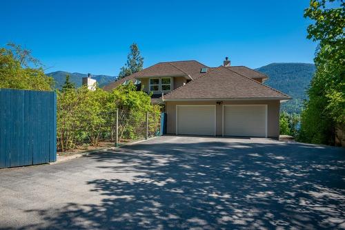 6360 Sunshine Drive, Nelson, BC - Outdoor