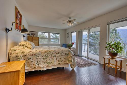 6360 Sunshine Drive, Nelson, BC - Indoor Photo Showing Bedroom