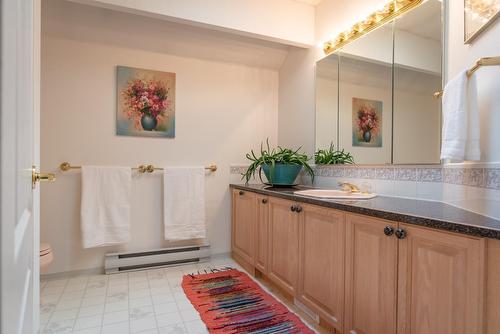 6360 Sunshine Drive, Nelson, BC - Indoor Photo Showing Bathroom