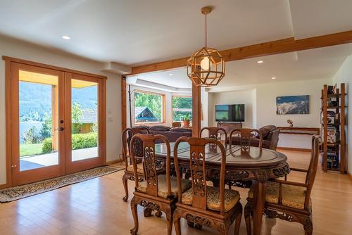6360 Sunshine Drive, Nelson, BC - Indoor Photo Showing Dining Room
