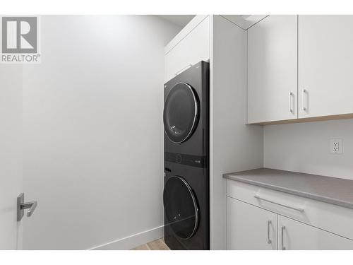 444 Sarsons Road, Kelowna, BC - Indoor Photo Showing Laundry Room
