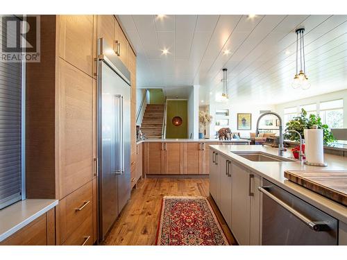 1401 Otter Lake Road, Spallumcheen, BC - Indoor Photo Showing Kitchen With Upgraded Kitchen