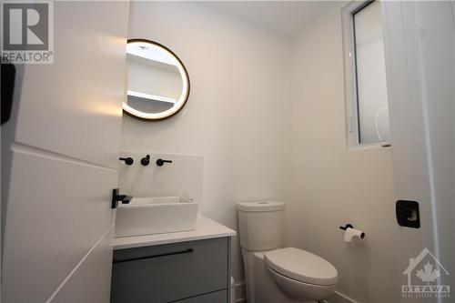 284 Dovercourt Avenue Unit#A, Ottawa, ON - Indoor Photo Showing Bathroom
