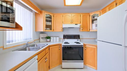 1634 Carmi Avenue Unit# 120, Penticton, BC - Indoor Photo Showing Kitchen With Double Sink