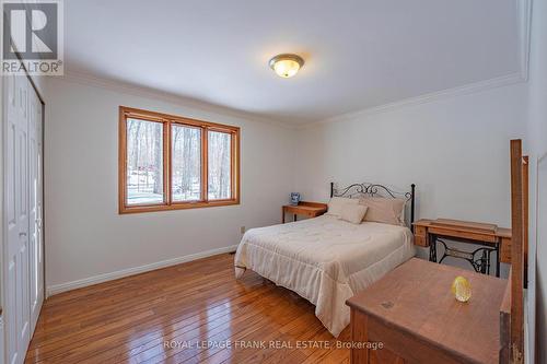 17 Ted'S Lane, Galway-Cavendish And Harvey, ON - Indoor Photo Showing Bedroom