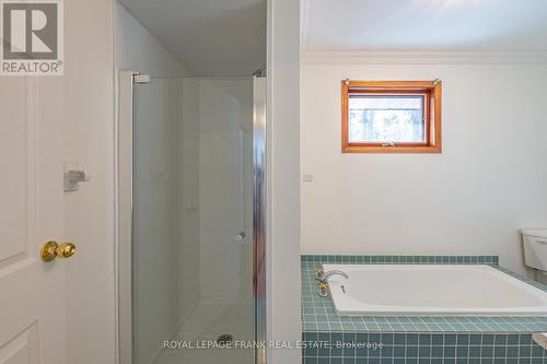 17 Ted'S Lane, Galway-Cavendish And Harvey, ON - Indoor Photo Showing Bathroom