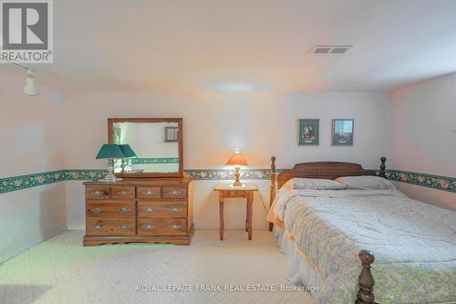 17 Ted'S Lane, Galway-Cavendish And Harvey, ON - Indoor Photo Showing Bedroom