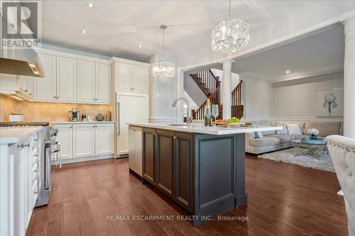 320 Wrigglesworth Crescent, Milton, ON - Indoor Photo Showing Kitchen With Upgraded Kitchen