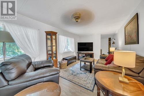 21 - 580 Beaver Creek Road, Waterloo, ON - Indoor Photo Showing Living Room