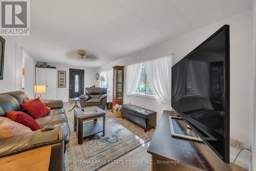 #21 -580 Beaver Creek Rd, Waterloo, ON - Indoor Photo Showing Living Room
