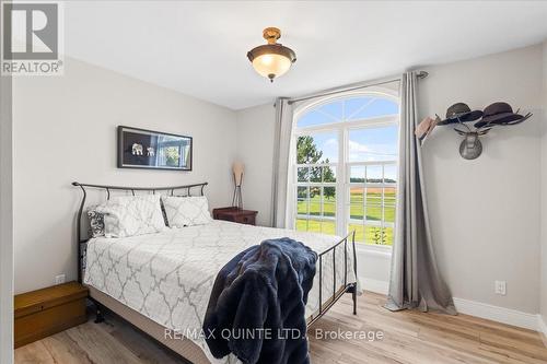 1169 Wilson Rd, Prince Edward County, ON - Indoor Photo Showing Bedroom
