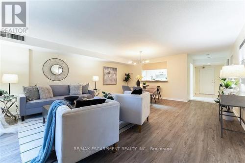 A103 - 216 Plains Road, Burlington, ON - Indoor Photo Showing Living Room