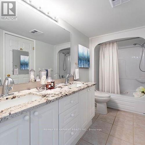 #A103 -216 Plains Rd, Burlington, ON - Indoor Photo Showing Bathroom