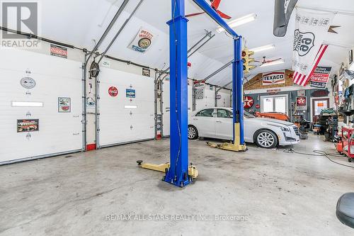 5427 Ravenshoe Road, East Gwillimbury, ON - Indoor Photo Showing Garage