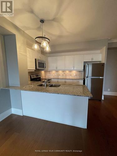 ## 414 -35 Baker Hill Blvd, Whitchurch-Stouffville, ON - Indoor Photo Showing Kitchen With Double Sink