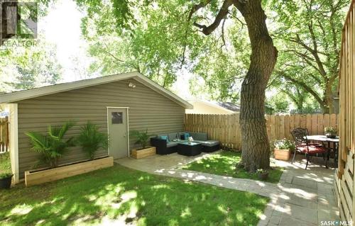 1073 2Nd Avenue Nw, Moose Jaw, SK - Outdoor