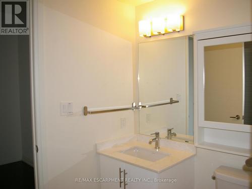 622 - 460 Adelaide Street E, Toronto, ON - Indoor Photo Showing Bathroom