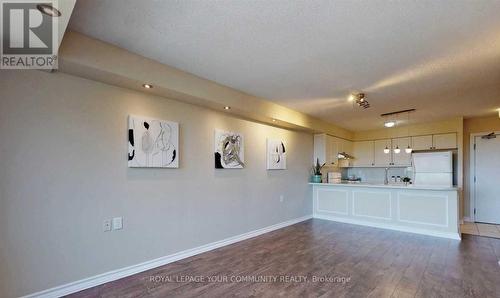 #517 -890 Sheppard Ave W, Toronto, ON - Indoor Photo Showing Kitchen