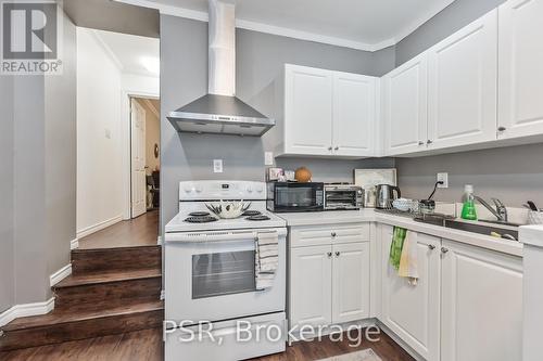 640 Pape Avenue, Toronto, ON - Indoor Photo Showing Kitchen